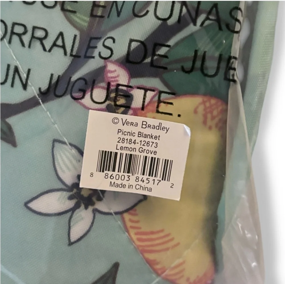 VERA BRADLEY Picnic Blanket 67” x 50” Lemon Grove Print NWT